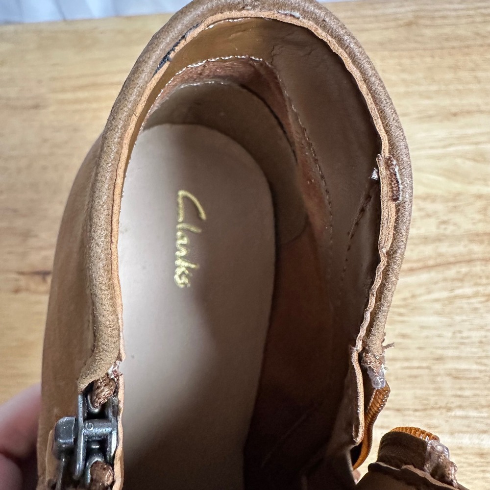Clarks Hearth Dove Leather‎ Ankle Boots Womens 7.5W Brown Zipper Ruched Classic - Picture 6 of 8